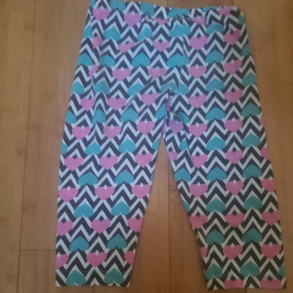 Girls Chevron & Hearts 4T Leggings - Picture 4 of 4